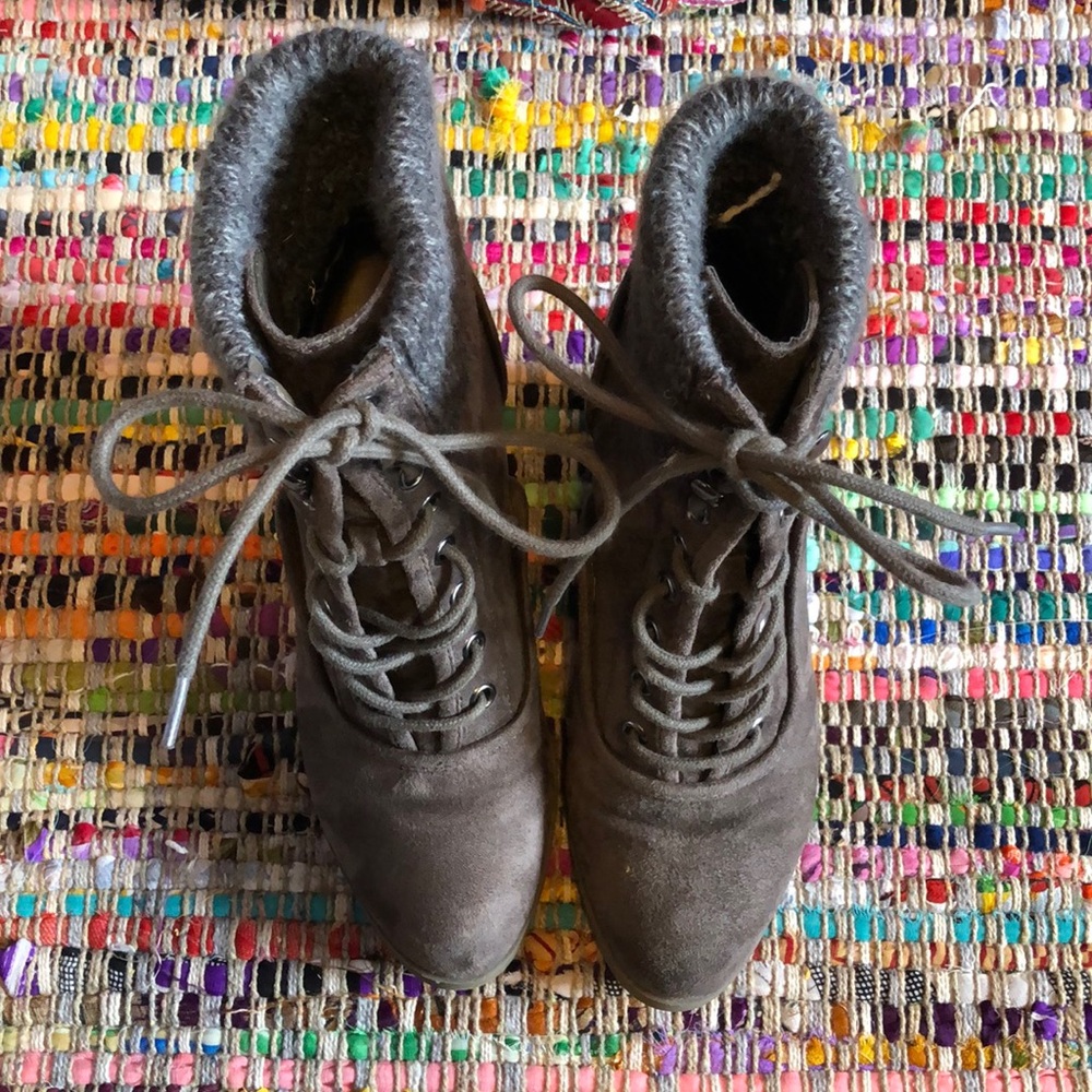 Boots - Picture 4 of 4